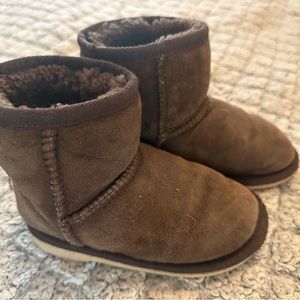 UGG kid’s Classic Brown Youth size 12/13